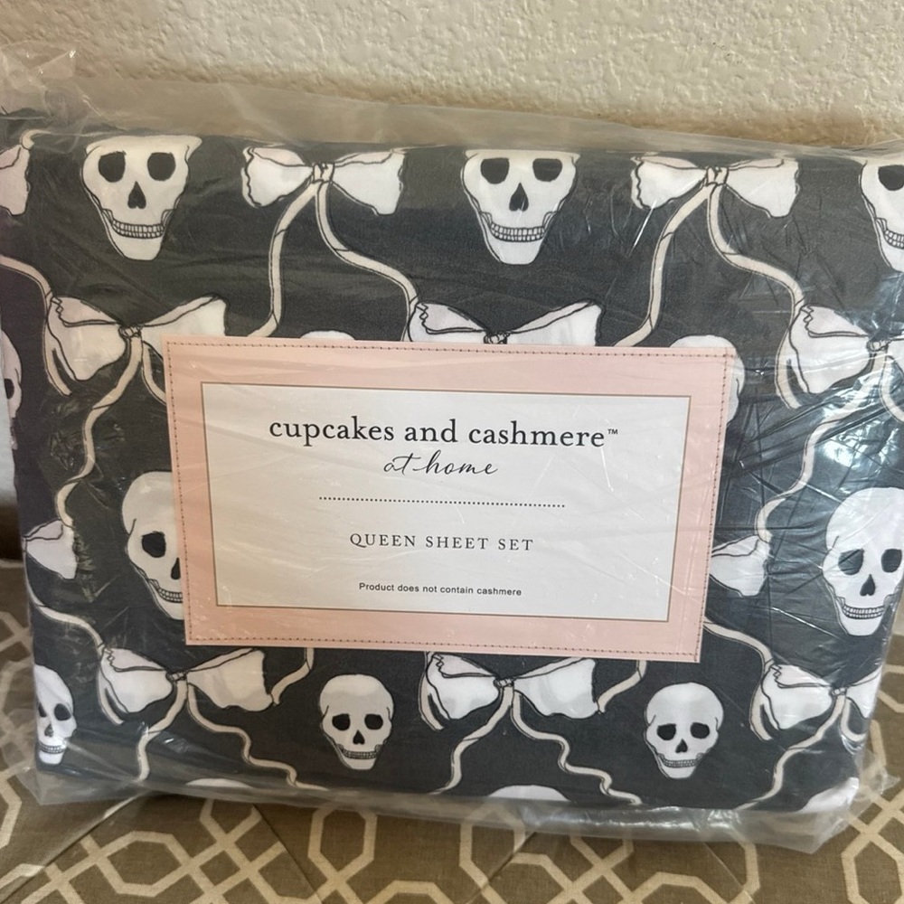Cupcakes & Cashmere Gray and White Skull and Bow Queen Sheet Set